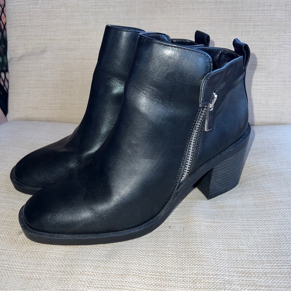 BCBGeneration Womens Salina Faux Leather Booties Ankle Boots Boots Size 7 - Picture 1 of 9